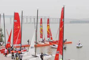 競(jìng)帆黃河！首屆三門(mén)峽“黃河船奇”帆船公開(kāi)賽起航